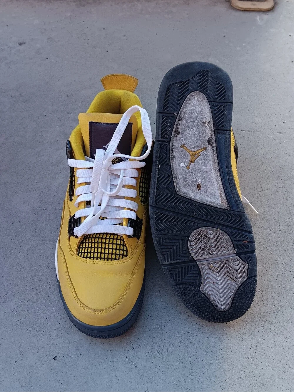 NIKE AIR JORDAN 4 Retro 